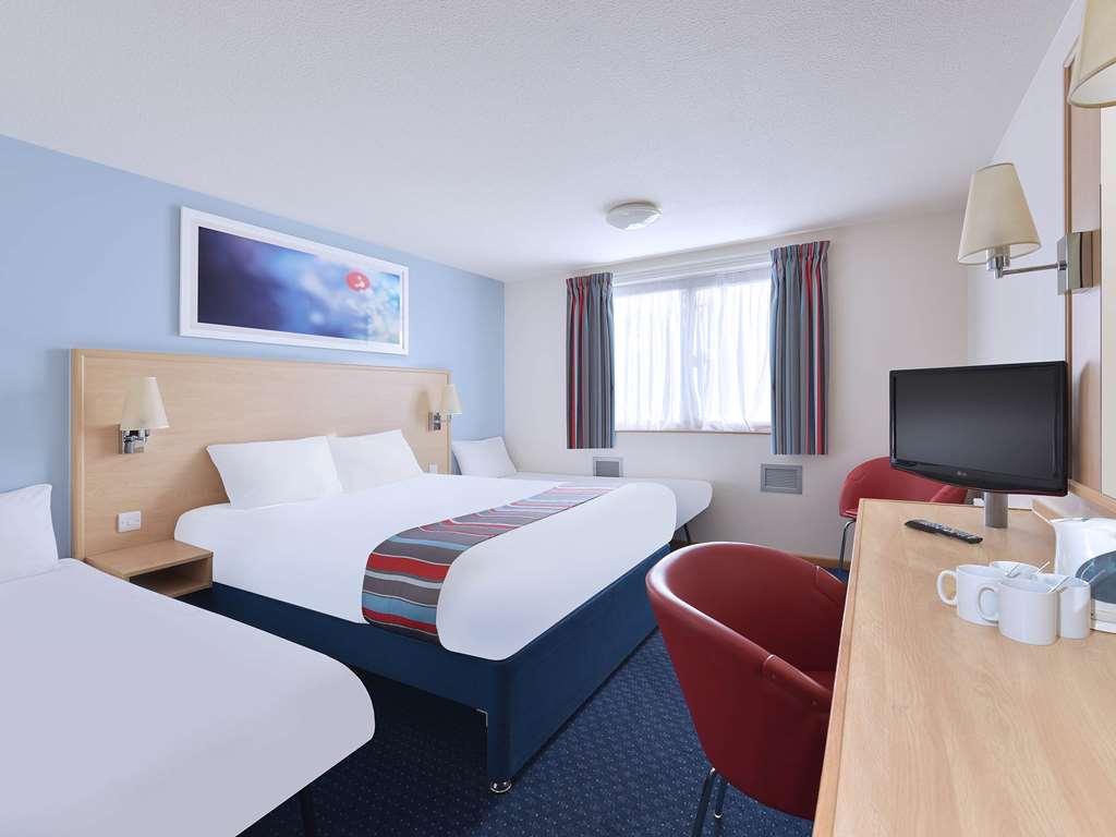 Travelodge Aberdeen Airport Kamer foto